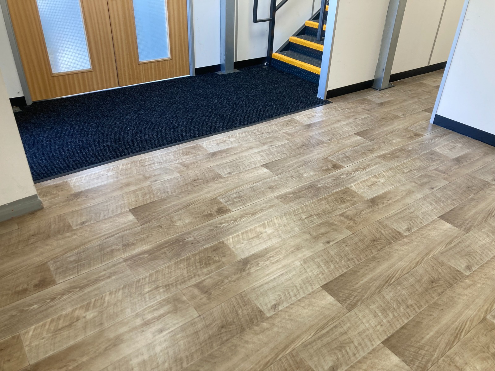 COMMERCIAL Polyflor Forest FX, Rural Deckwood 01