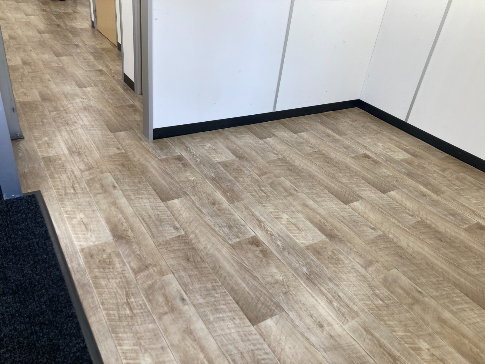 COMMERCIAL Polyflor Forest FX, Rural Deckwood 02