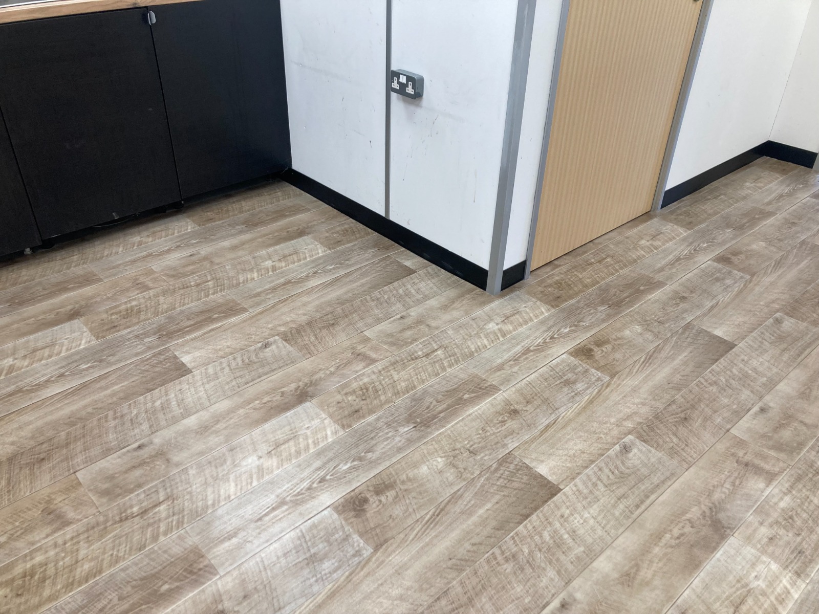 COMMERCIAL Polyflor Forest FX, Rural Deckwood 05